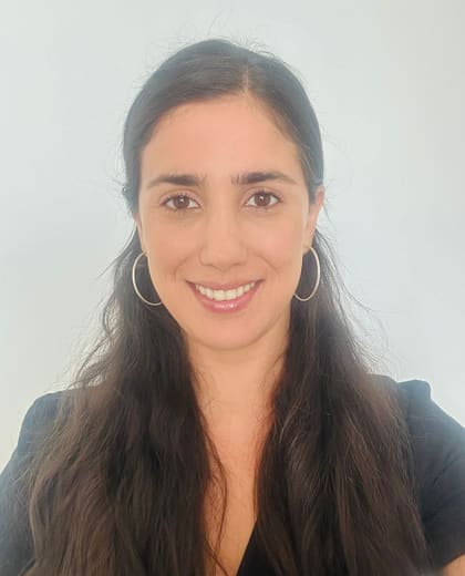 Carla Awad, Consultora Clínica